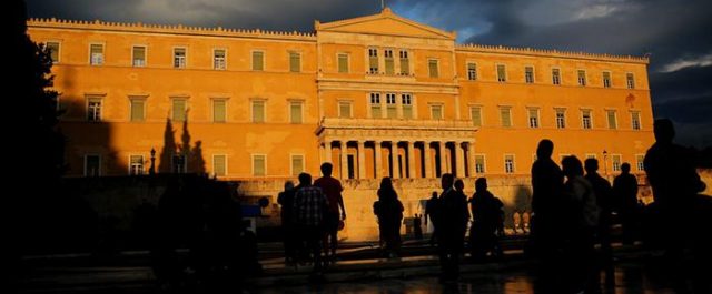 SZ: Μπορεί η Ελλάδα να σωθεί; Ψευδαίσθηση η αλλαγή πρωθυπουργού