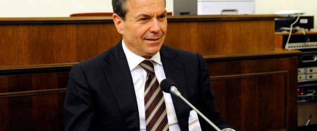 Πετρόπουλος: Πρόβλημα η μείωση του αφορολόγητου χωρίς αντισταθμιστικά