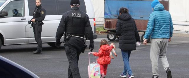 Νόμος για επιτάχυνση απελάσεων στη Γερμανία- Προεκλογική κίνηση έναντι GSU και AfD