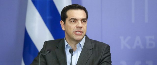 WSJ: Ο Τσίπρας έχει τρεις επιλογές. Υποχώρηση, καθυστέρηση ή εκλογές