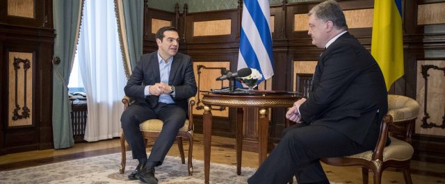 Τσίπρας σε Ποροσένκο:Η Ελλάδα σέβεται κυριαρχία και εδαφική ακεραιότητα της Ουκρανίας