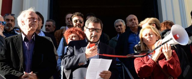 Κύμα συμπαράστασης στη δίκη του δημάρχου Πατρέων- Τον έχει μηνύσει Χρυσαυγίτης