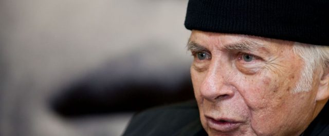 ΑΦΙΕΡΩΜΑ: Ο Νίκος Κούνδουρος …χορεύει ζεϊμπέκικο με το Ντίνο Ηλιόπουλο [εικόνες]