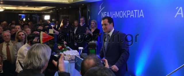 Οι εκρηκτικές ατάκες Άδωνι στην κοπή της πίτας- Ποιοι δημοσιογράφοι τον “τίμησαν”