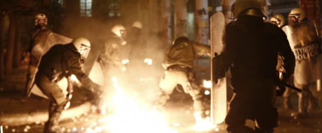 Νυχτερινές επιθέσεις με μολότοφ στα Εξάρχεια