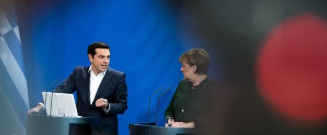 Κυβερνητική πηγή: Η Μέρκελ θα παρέμβει, δεν θέλει να πάει σε εκλογές με το ελληνικό ζήτημα ανοικτό