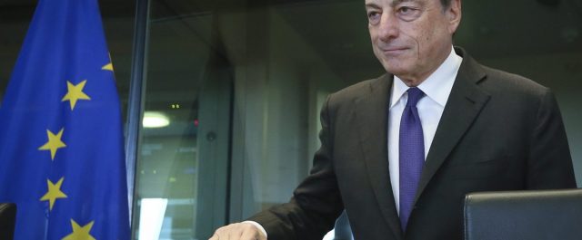 Ντράγκι: Δεν φταίει το ευρώ για τα οικονομικά προβλήματα, αλλά οι πολιτικοί