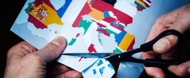 14 οικονομολόγοι εκτιμούν: Καταστροφικό ένα Grexit για την Ελλάδα