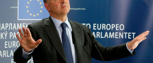 Δραματικό “μανιφέστο” Μοσκοβισί για την Ελλάδα με αιχμές κατά Σόϊμπλε