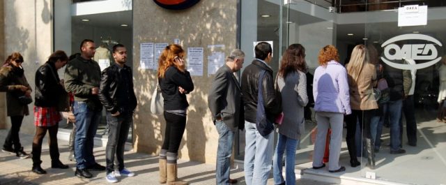 Μείωση της ανεργίας το Νοέμβριο – Αυξάνεται στις ηλικίες 55 έως 64 ετών