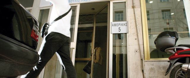 Να μην προχωρήσει η αδειοδότηση των καναλιών μέσω ΕΣΡ ζητά η Ν.Δ