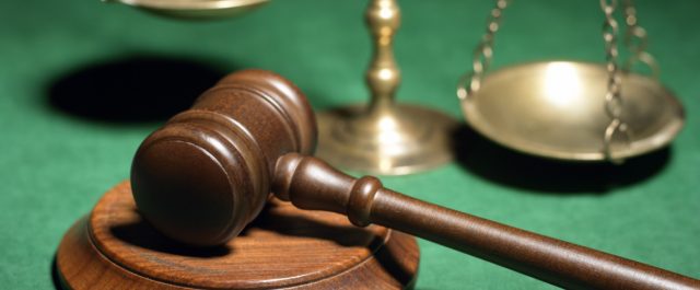 Η Θέμις έχει κέφια – Διέγραψε χρέη δανειολήπτη 250.000 ευρώ