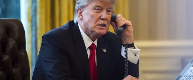 Το Reuters δίνει οδηγίες στους δημοσιογράφους του για τον Τραμπ: Αντιμετωπίστε τον ως “δικτάτορα”