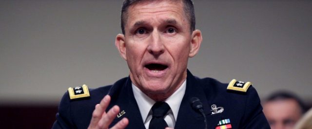 Οι “ανάρμοστες σχέσεις” με τη Μόσχα “έκαψαν” τον σύμβουλο ασφαλείας του Τραμπ