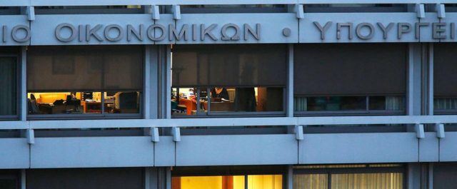 Τέλος ο “κόφτης”, έρχεται μηχανισμός δημοσιονομικής διόρθωσης