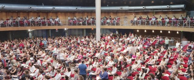 Απίθανες εικόνες: Φρενίτιδα των Ιταλών για μια θέση στο Δημόσιο