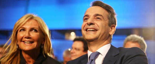 “Ρουκέτες” ΝΔ-ΣΥΡΙΖΑ για την Μαρέβα Μητσοτάκη