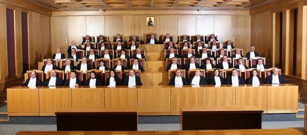 Η παράταση του ορίου ηλικίας συνταξιοδότησης στις ολομέλειες ΑΠ και εισαγγελέων