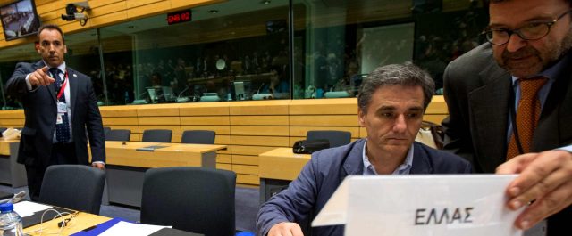 Ο Τσακαλώτος “βλέπει” πολιτική συμφωνία στο Eurogroup