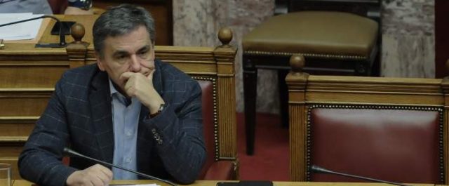 Η Δημοκρατική Συμπαράταξη καλεί (με επίκαιρη ερώτηση) τον Τσακαλώτο στη Βουλή