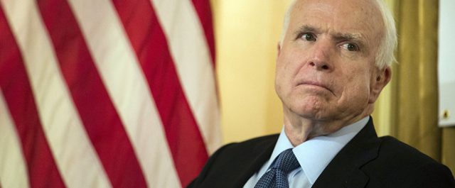 Μακέϊν για επιθέσεις Τραμπ σε ΜΜΕ: Έτσι αρχίζουν οι δικτάτορες!