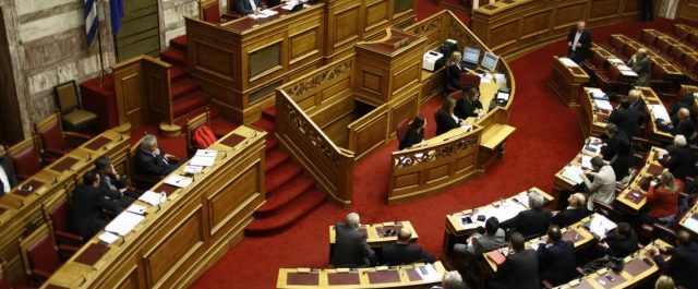 Ομαδικά πυρά αντιπολίτευσης κατά Τσακαλώτου για το Eurogroup