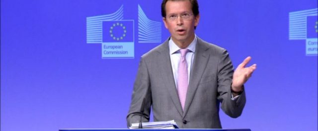 “Μαζεύει” την τοποθέτηση Γιούνκερ ο αναπληρωτής εκπρόσωπος της Κομισιόν