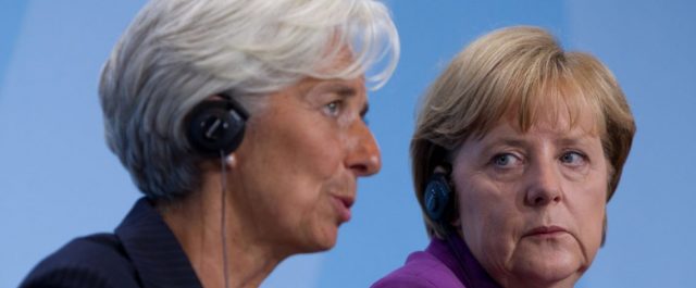 Handelsblatt: Η Μέρκελ έτοιμη να δεχθεί ελάφρυνση χρέους με όρο τις μεταρρυθμίσεις