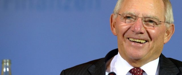 Συνεχίζει τις απειλές ο Σόϊμπλε: Κούρεμα χρέους σημαίνει Grexit