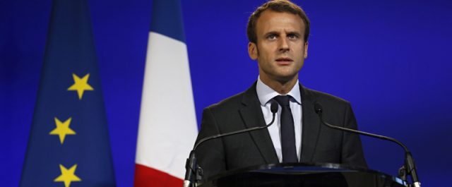 Le Monde: Είναι ο Εμανουέλ Μακρόν ο νέος…Τόνι Μπλερ;