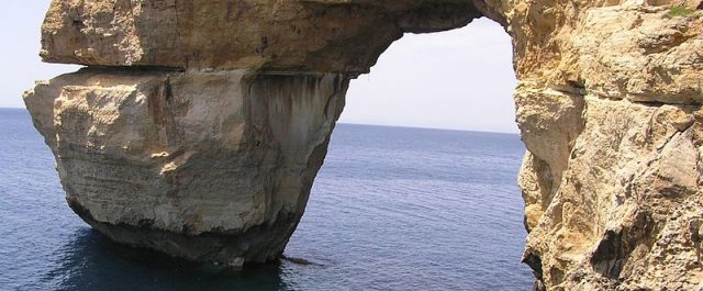 Κατέρρευσε η διάσημη αψίδα της Μεσογείου