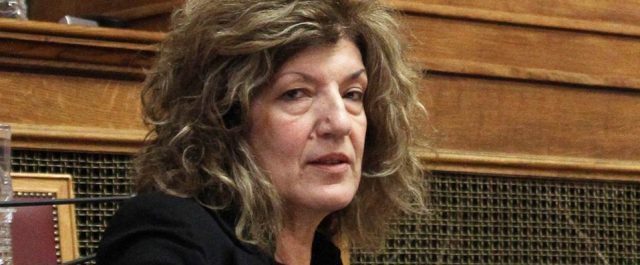 Facebook: Η Αναγνωστοπούλου απαντά στον Ντάισελμπλουμ υπογράφοντας ως “π…..α του Νότου”