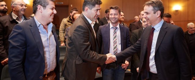 Κριτική Μητσοτάκη για την αξιολόγηση: “Βρέχει λεφτά κι εμείς κρατάμε ομπρέλα”