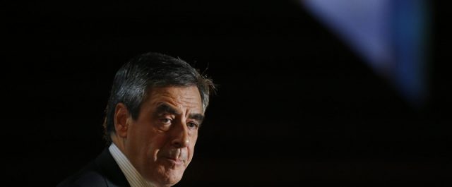 Ακριβά κοστούμια “δωράκι” στον Φιγιόν από μεγαλοδικηγόρο του Παρισιού
