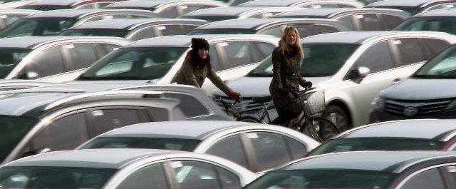 Στουτγάρδη:Χειρόφρενο στα παλαιά ντιζελοκίνητα -Πεκίνο: Φέρνουν ηλεκτροκίνητα ταξί