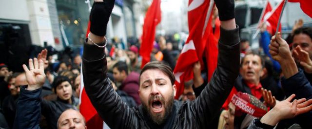 “Cui bono”;