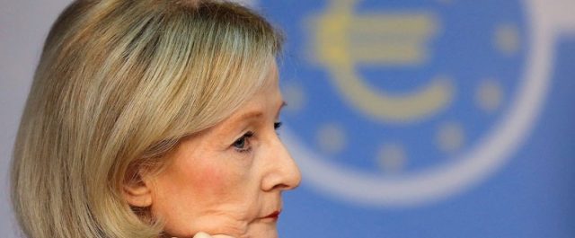 “Κίτρινος συναγερμός” στις τράπεζες για μείωση καταθέσεων και “κόκκινα” δάνεια