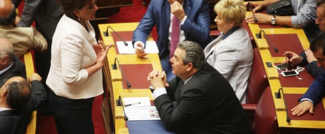 Άγρια κόντρα Καμμένου- Μπακογιάννη [το σχόλιο στο twitter και η απάντηση]