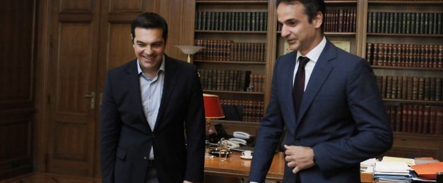 Απίστευτη νυχτερινή “κόντρα” με χιούμορ Τσίπρα- Μητσοτάκη στο twitter για Μπαρτσελόνα, Παρί και… ΕΛΣΤΑΤ