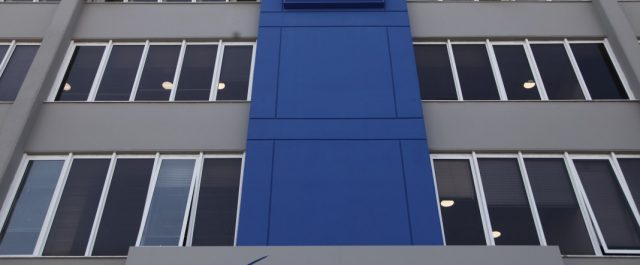 ‘Αναψε φωτιές το “παρών” της Ν.Δ για τους συγγενείς θυμάτων του Ολοκαυτώματος