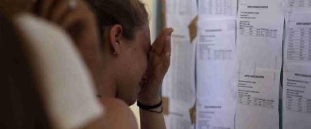 Πανελλαδικές: Μειώνονται οι θέσεις στα ΑΕΙ, αυξάνονται στα ΤΕΙ