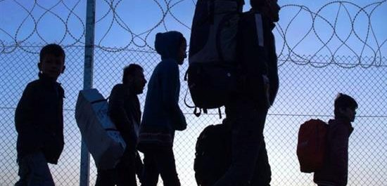 Die Zeit: Η ΕΕ δεν τηρεί τη συμφωνία για το προσφυγικό και η Ελλάδα πληρώνει τα “σπασμένα”
