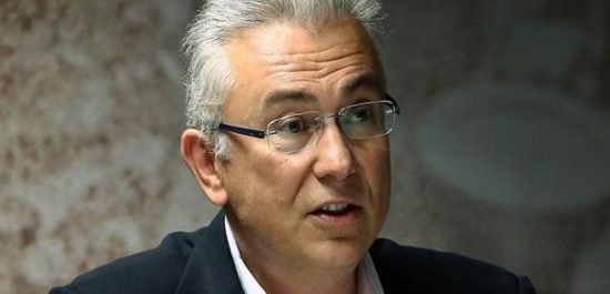 Ρουσόπουλος: Κάποιοι στελέχη της Ν.Δ να βρουν το θάρρος και να ζητήσουν συγγνώμη από τον Καραμανλή