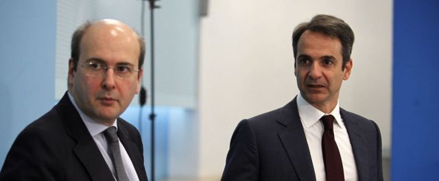 Ο Χατζηδάκης αφήνει ανοικτό το ενδεχόμενο να ψηφίσει διαρθρωτικά μέτρα