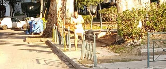 Ολόγυμνος στην Κηφισίας! Οι φωτογραφίες που έγιναν viral