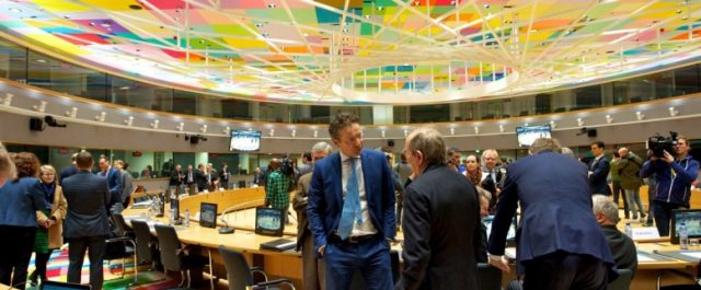 Μήνυμα Αθήνας ενόψει Eurogroup: Μας ζητήσατε πλεόνασμα 0,5% για το 2016 και φέραμε 3,4%