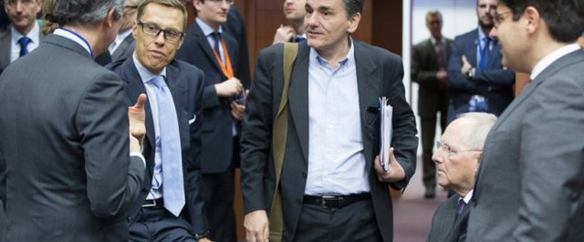 Παρασκήνιο: Οι υποχωρήσεις σε εργασιακά και ΔΕΗ φέρνουν κοντά τη συμφωνία