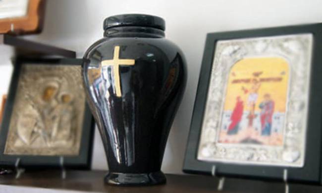 Καύση νεκρών: Τρεις απόψεις για μια συζήτηση που έχει αρχίσει…