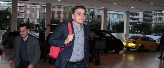 Το δημοσιονομικό κενό και τα μέτρα επί τάπητος σε νέα συνάντηση στις 15.00
