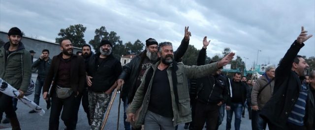 Διαμαρτυρία αγροτών από την Κρήτη στο Υπ. Αγροτικής Ανάπτυξης – Μικροεντάσεις με ΜΑΤ